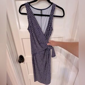 Women’s stretch (Deborah Viereek )wrap, dress XS, navy blue and white.